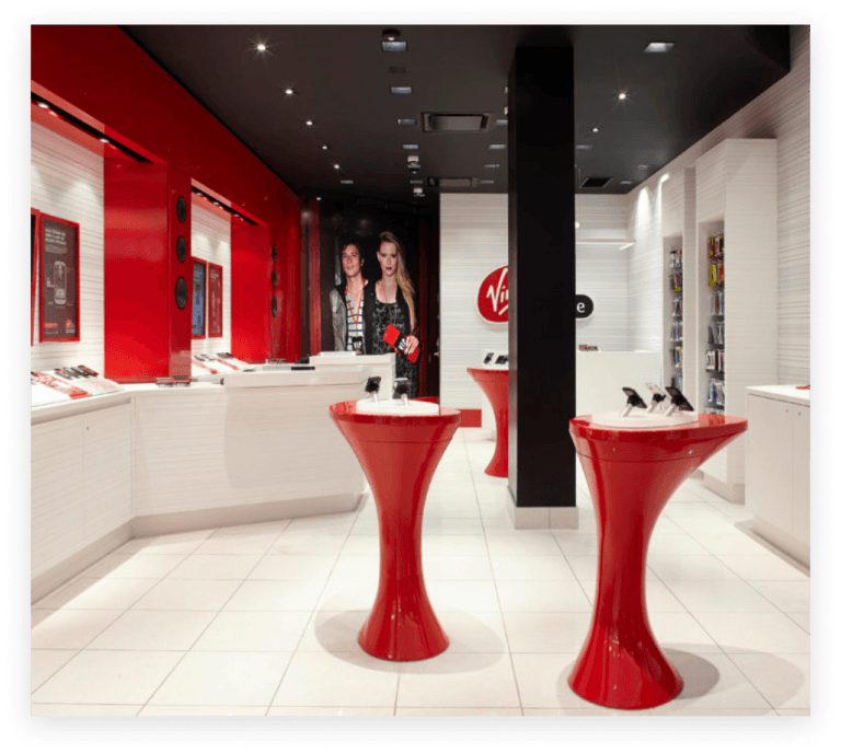 Virgin-Mobile-Ladeneinrichtung mit Produktdisplays