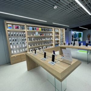 Trony Ladeneinrichtung mit ausgestellten Produkten