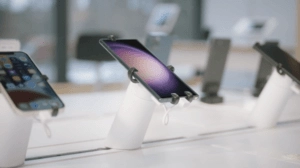 OnePODs mit Telefonen in einem Display