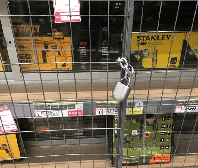 Padlock Sicherung des Käfigs mit Stanley- und DeWalt-Werkzeugen