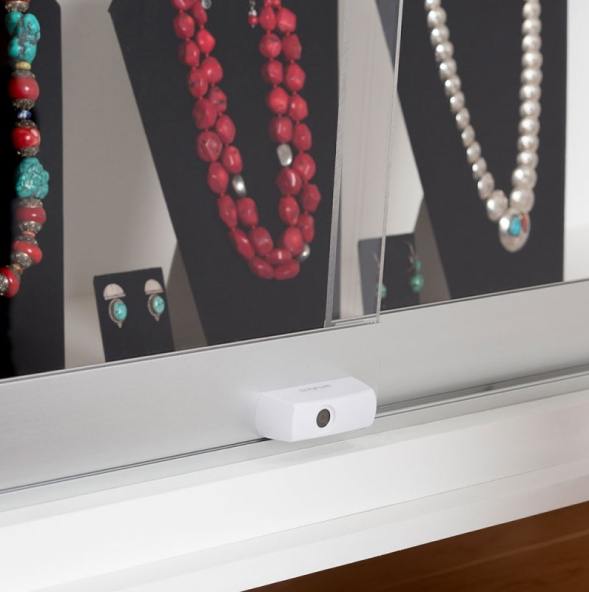 InVue Smart Plunger Lock in Weiß, entwickelt für fortschrittliche Sicherheitslösungen