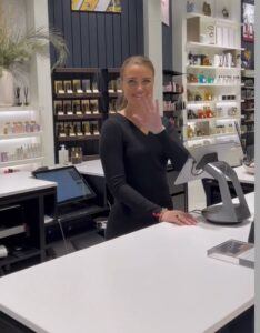 Tablettenständer bei Skins Cosmetics