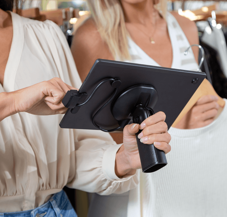 Zwei Frauen am Point-of-Sale