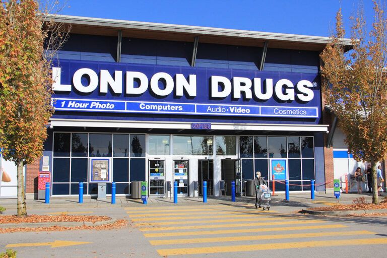 London Drugs verstärkt die Sicherheit mit InVue's Smart Locks.