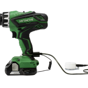 Zips Sicherung einer grünen Hitachi-Bohrmaschine