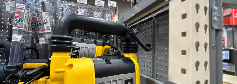 Diebstahl in Baumärkten: So schützen Sie hochwertige Werkzeuge, ohne den Umsatz zu beeinträchtigen